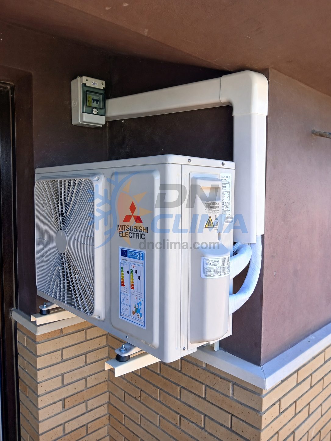 Instalación de equipo multisplit 2x1 de aire acondicionado