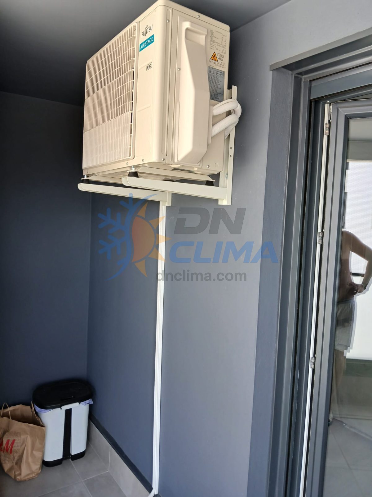 Instalación de equipo split 1x1 + canalización, conexión frigorífica/eléctrica, vacío y puesta en marcha.